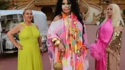 Bülent Ersoy ve Safiye Soyman’dan Olay Yaratan Hamam Sahnesi! Sosyal Medyada Gündem Oldular