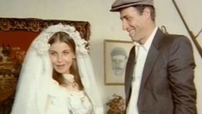 Çiçek Abbas ve Davaro Filmleriyle Türkiye'de Tanınan Pembe Mutlu Kimdir, Gerçek Adı Ne?