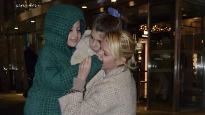 Derin Mermerci, kızlarıyla objektiflere yakalandı