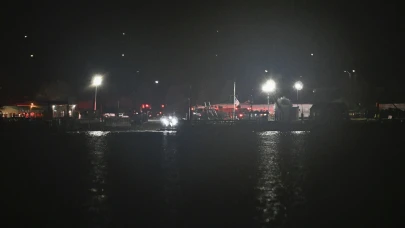 ABD'yi alarma geçiren kaza! Yolcu uçağı ve askeri helikopter çarpıştı