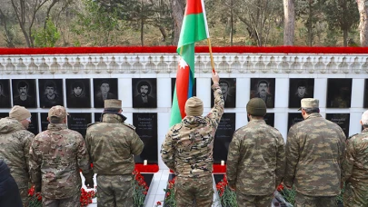 Azerbaycan 20 Ocak Katliamı'nda Hayatını Kaybedenleri Anıyor
