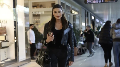 Genç oyuncu Aslıhan Karalar, siyahlar içindeki tarzıyla dikkat çekti