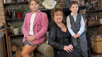 Aile Üçlüsünden Yaratıcı Enerji: Üçlü Priz İle İzleyiciler Karşısında!