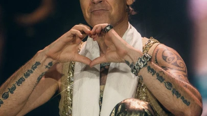 Dünyaca Ünlü Şarkıcı Robbie Williams Kimdir, Kaç Yaşında, Nereli, Eşi Kim?