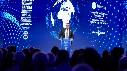 Özel Okul Öğretmenlerine Vizesiz Seyahat Hakkı mı Geliyor? Bakan Tekin’den Yeşil Pasaport Açıklaması!