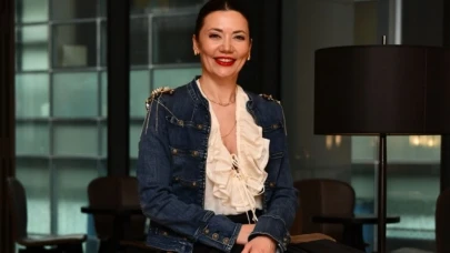 Melek Angun Kimdir, Kimle Evli, Eşi Kim? Ne İş Yapıyor, Kaç Yaşında, Aslen Nereli? Hayatı ve Kariyeri!