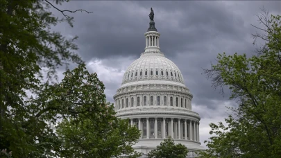 Trump Göçmen Yasasını İmzalıyor: Yasa Dışı Göçmenler Mahkeme Kararı Olmadan Tutuklanabilecek