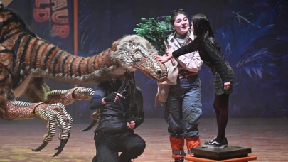 Ankara'da Dinozorlu Tiyatro Gösterisi Büyük İlgi Uyandırdı! Tiyatro Ne Zaman Kadar Devam Edecek?