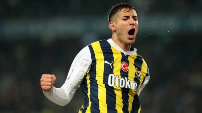 Fenerbahçe’de Mert Müldür Şoku! Sahalardan Uzak Kalacak!