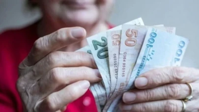 Ocak Ayında Emeklilere Çifte Mutluluk! Yüzde 15,75 Zam ve Yeni Ödeme Takvimi!