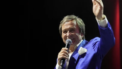 Müzik hayatında 55 yılı geride bırakan Erol Evgin izleyenleri mest etti