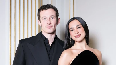 Ünlü Şarkıcı Dua Lipa ve Callum Turner Eyfel Kulesi'nde Aşkı Yaşadı! Nişan Dedikoduları Doğru Mu?
