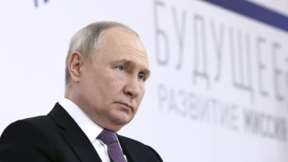 Putin, Trump'ı Tebrik Etti! Ukrayna İçin Barış Mesajı Verdi: Üçüncü Dünya Savaşı'ndan Kaçınmak İçin Diyaloğa Açık
