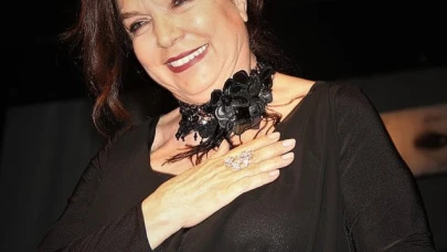 Selda Akor 82'nci Yaş Gününü Arkadaşlarıyla Kutladı