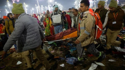 Hindistan'da izdiham: Çok sayıda ölü ve yaralı var