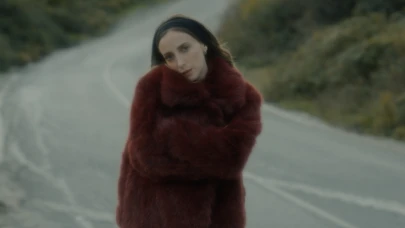 Ceren Gündoğdu'nun yeni şarkısı "Derbeder" çıktı!