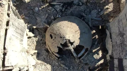 Şam'da Rejim Vahşeti: Esad Rejimi Şam'da Camileri Bombalayarak Tarihi Yapıları Yok Etti!