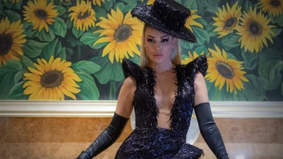 Petek Dinçöz, İzmir'de hayranlarıyla buluştu ve unutulmaz bir performans sergiledi!