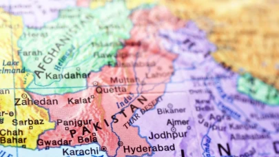 Sınır hattında savaş alarmı: Afganistan, Pakistan’a ait savaş uçağını vurdu