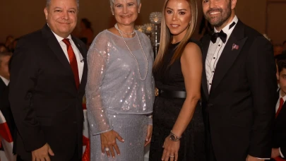 Gülben Ergen ve İsmail Özkan New Jersey'i salladı: Cumhuriyet Balosu'ndan yankılanan 102 yıllık coşku