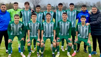 Bursa’da U16 maçında kavga çıktı! Sahaya yumruklar ve kaos hakim oldu