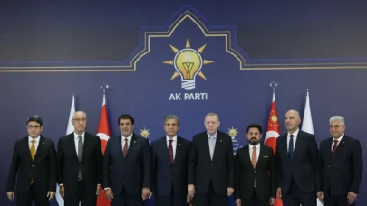AK Parti’ye katılım rüzgârı: Erdoğan, 7 belediye başkanına rozet taktı!