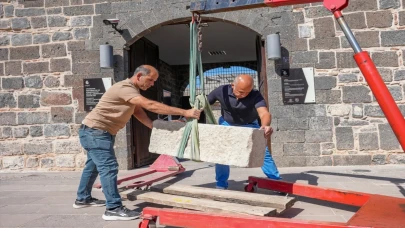 İnşaat kazısında tarihi mezar kapağı keşfedildi