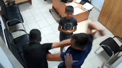 Çocuğuyla karakola gitti, kayınbiraderinin saldırısına uğradı: O anlar kamerada!