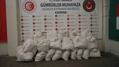 Sınırda zehir trafiği çöktü! Yüzlerce kilo esrar böyle gizlenmiş!