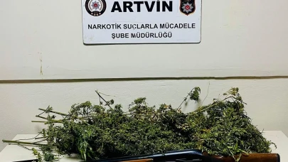 Artvin’de zehir tacirlerine darbe: 1 kilo esrarla yakalandı!