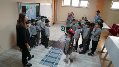 30 bin öğrenciye hemzemin geçit farkındalığı! Oyunla öğrenme dönemi