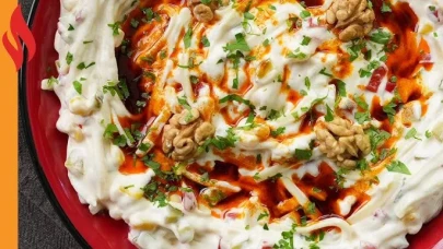 Sadece 15 dakikada: Yoğurtlu erişte salatası nasıl yapılır?