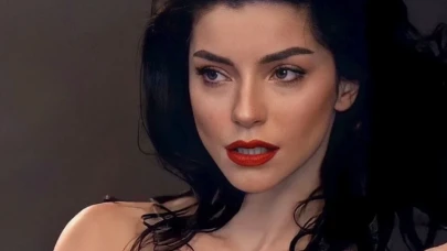 Yapay zekayla podyumda: Merve Boluğur’dan Victoria’s Secret çıkışı!