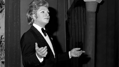 Zeki Müren filmi gösterime girmeden yasaklandı: Flaş bellek mahkemeye teslim edildi