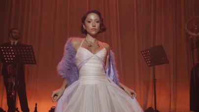 Zeynep Bastık Harbiye’de büyüledi: Akustik konserden unutulmaz anlar