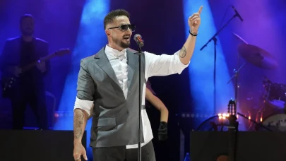 Gökhan Özen İzmir konserinde binleri coşturdu: Duygular sel oldu