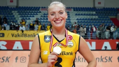 Cansu Özbay: VakıfBank sadece kupa kazanmıyor, geleceği inşa ediyor