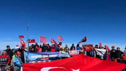 Cumhuriyet Çoşkusu Babadağ’ın zirvesinde yaşandı: 2308 metrede İstiklal Marşı gururu