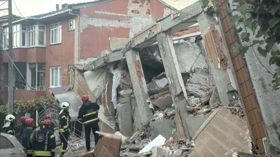 Enkazda can veren babanın son görüntüsü yürek burktu