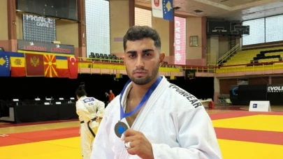 Enes Pınar’dan büyük başarı: Balkan şampiyonası’ndan 2 madalya ile döndü!