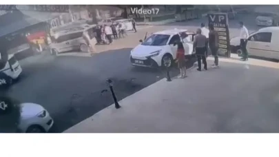 Elazığ’da sürücüye şok saldırı: Araca tekme attığı o anlar güvenlik kamerasında!