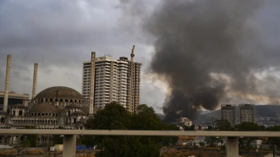 Plastik depoda korkutan yangın dumanlar şehir genelinden görülüyor