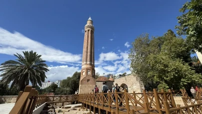 Yivli Minare çevresindeki mezarlar koruma altında