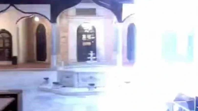 596 yıllık tarihi caminin kubbesine böyle yıldırım düştü