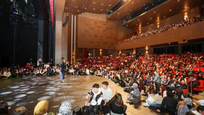 Medeniyet Söyleşileri’nde Yeşilay Başkanı Dinç, gençlerle buluştu