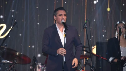 Ömür Gedik Ataşehir’de sahnesiyle büyüledi: Rafet El Roman aşk hayatını açıkladı