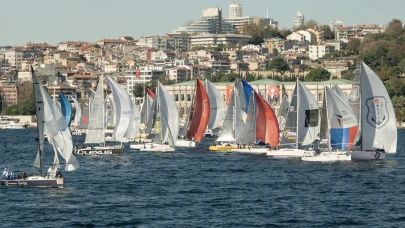 İstanbul Boğazı'nda 70 yelkenli Cumhuriyet için yarıştı: Bu görsel şöleni kaçırmayın