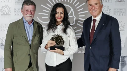 Bülent Eczacıbaşı'ndan gençlere umut mesajı: Ödül töreninde dikkat çeken konuşma