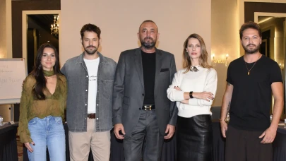 Tuba Ünsal Dikey diziyle geliyor: 1-2 dakikalık 100 bölümle rekor denemesi!