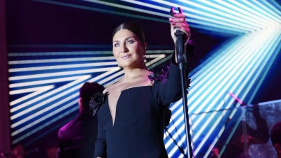 Sibel Can, Kıbrıs sahnesinde büyüledi: O elbise ve o ses!